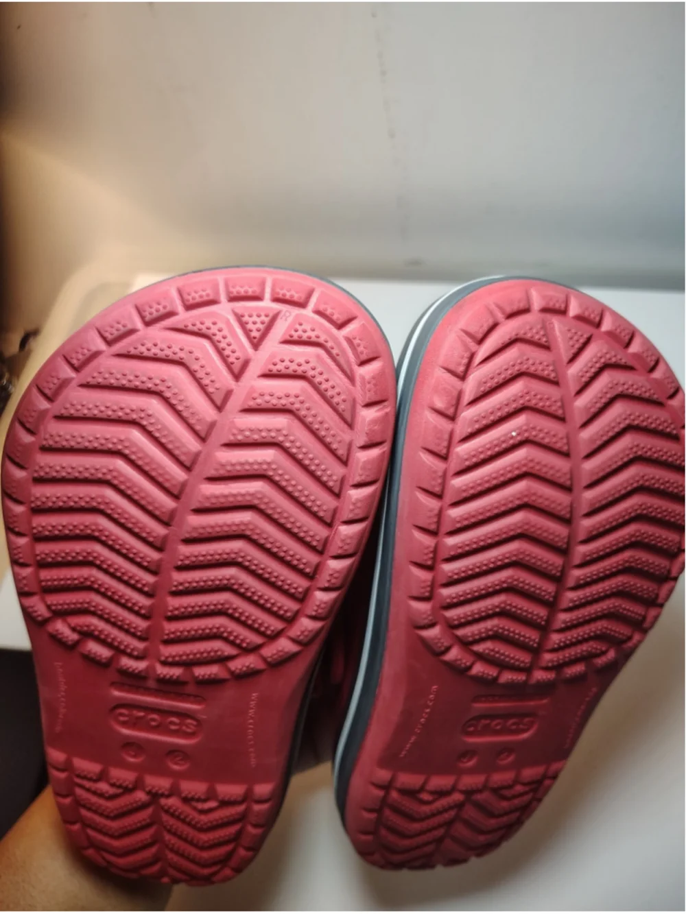 Crocs Kids Classic Clogs J2 Red Youth Slip On Comfort Shoes Lightweight Unisex